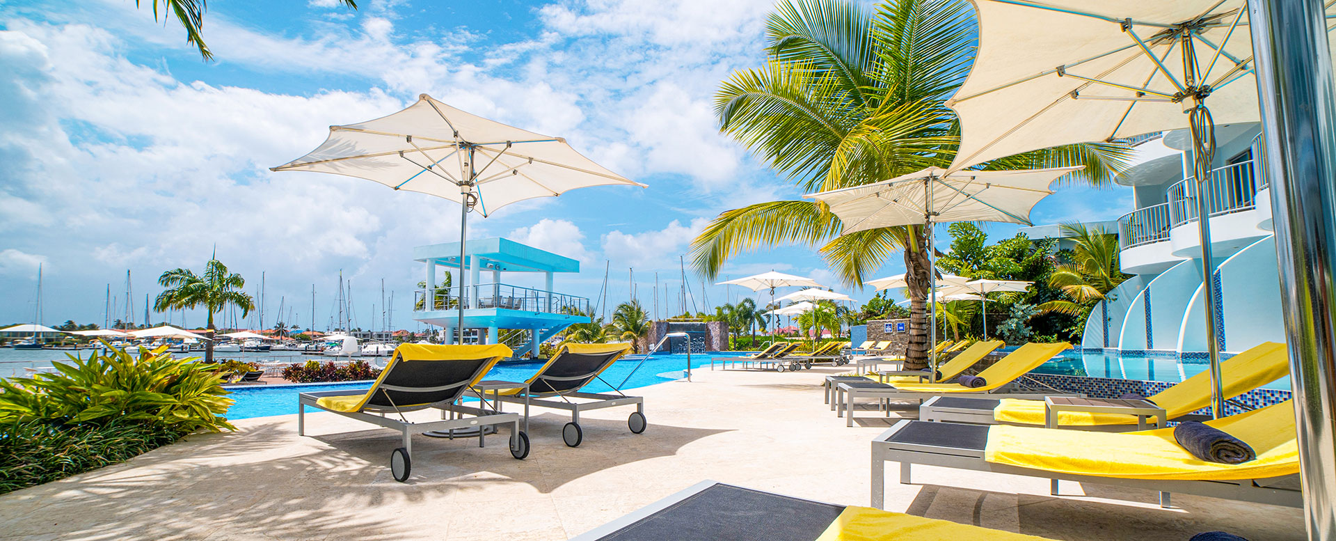 Poolside_Panoram
